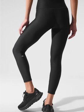 ALO Yoga 7/8 High-Waist Airlift Legging Black. Size Medium. Yoga.